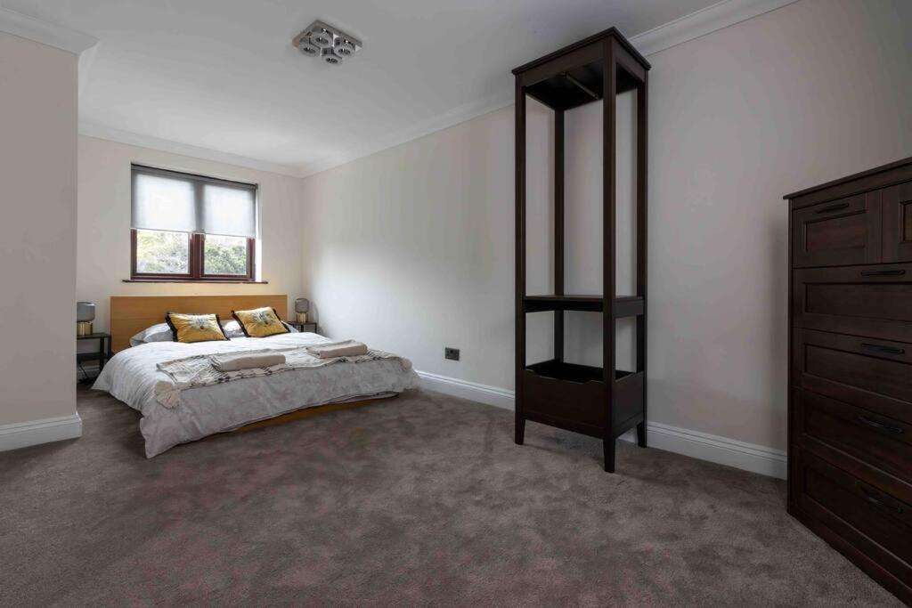 Holiday home Huge 6 Bed House With Entertainment And Hotub