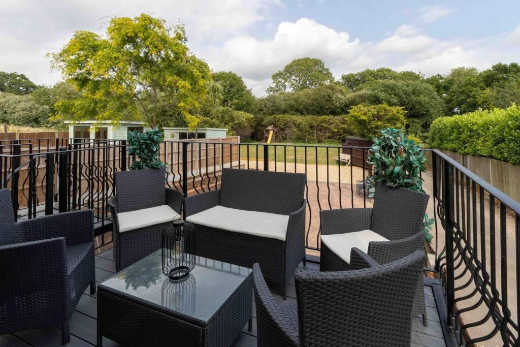 Huge 6 Bed House With Entertainment And Hotub Holiday home Southampton