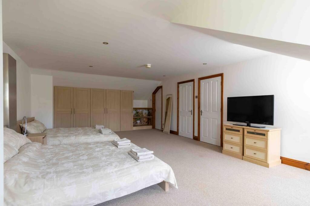 Holiday home Huge 6 Bed House With Entertainment And Hotub