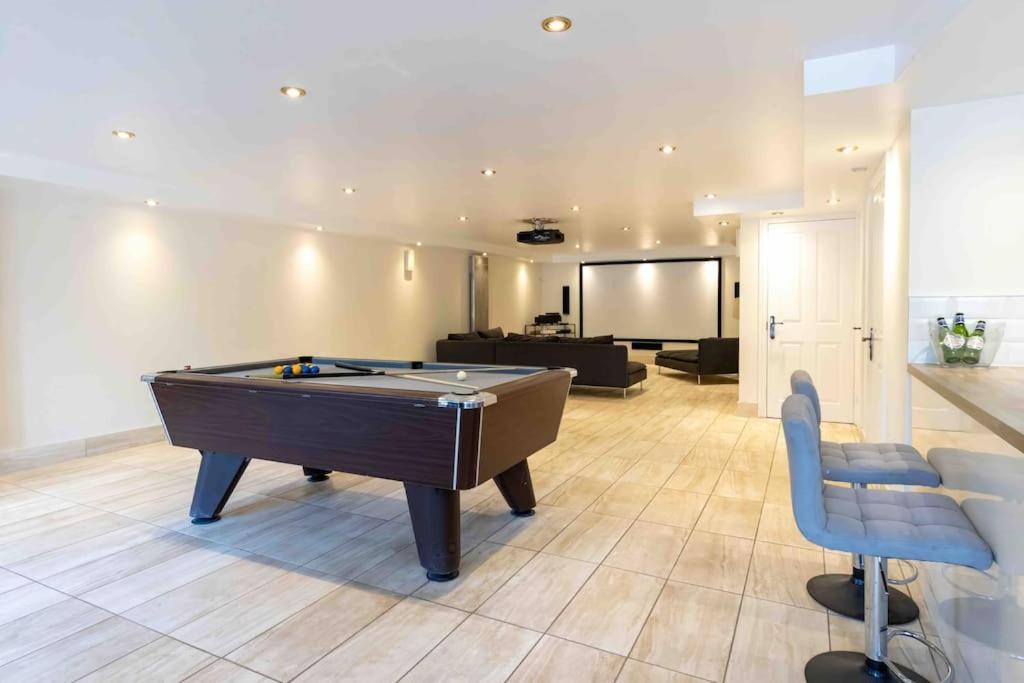 Holiday home Huge 6 Bed House With Entertainment And Hotub