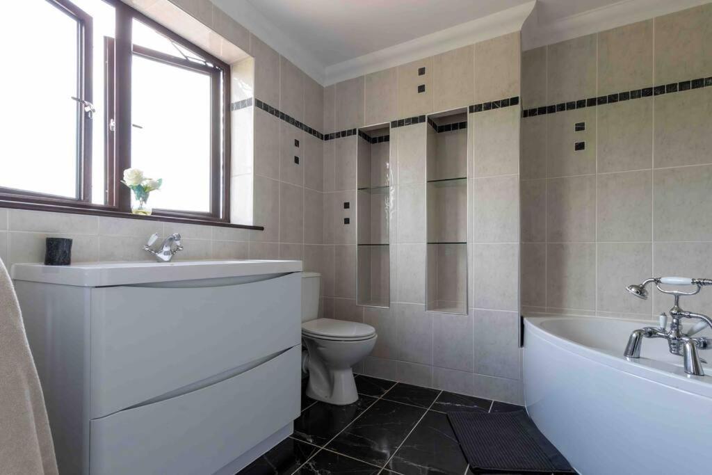 Holiday home Huge 6 Bed House With Entertainment And Hotub Southampton