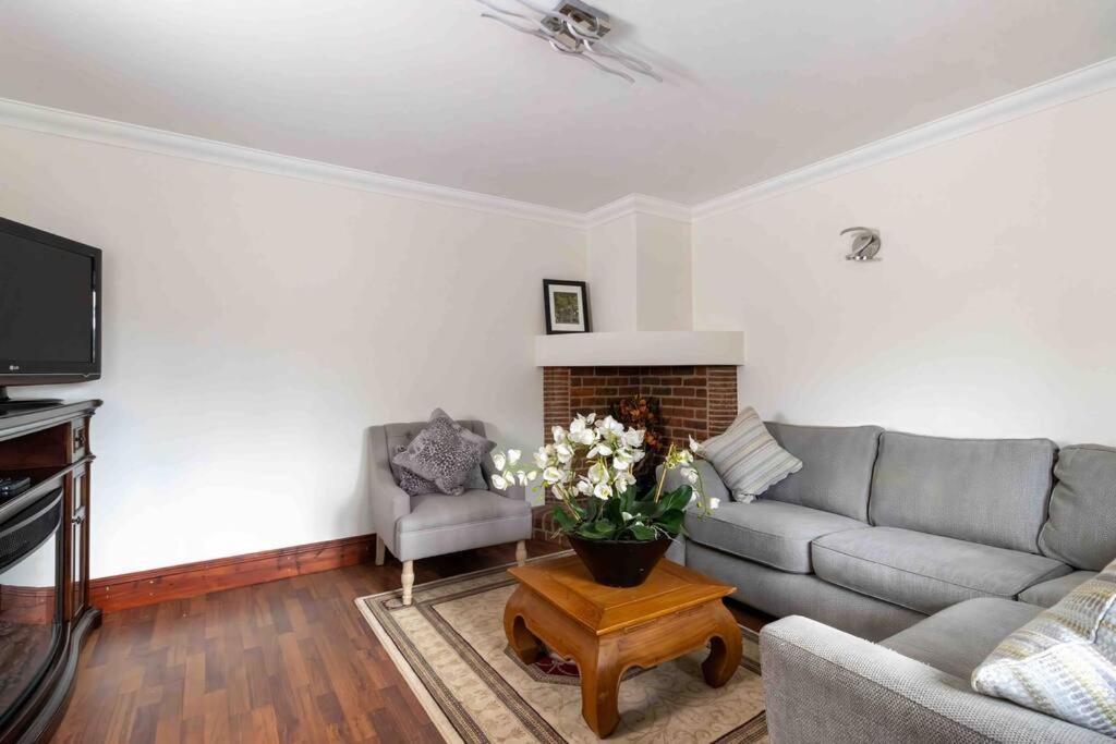 Holiday home Huge 6 Bed House With Entertainment And Hotub *
