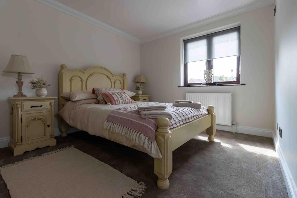 Huge 6 Bed House With Entertainment And Hotub Southampton