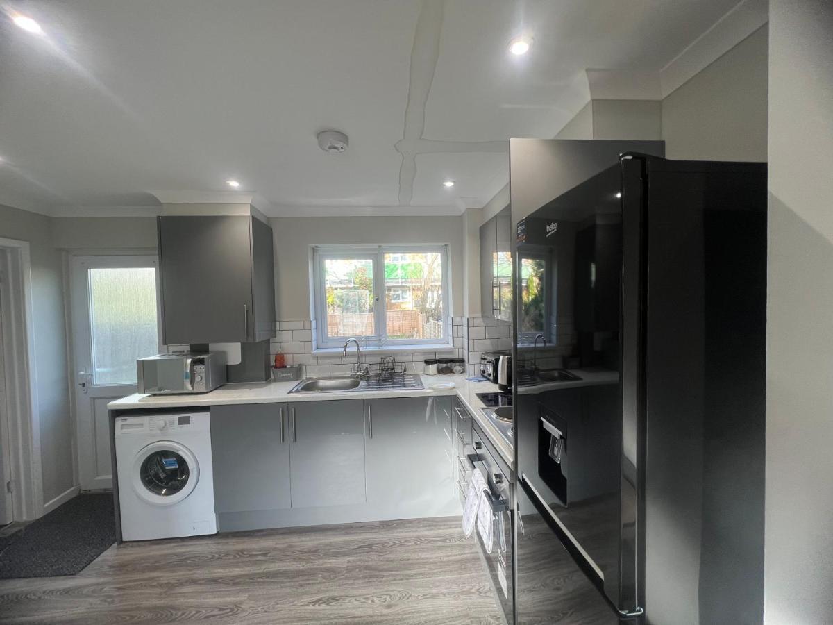 Guest house The Coral Southampton, Family Rooms, Suitable For Contractors *