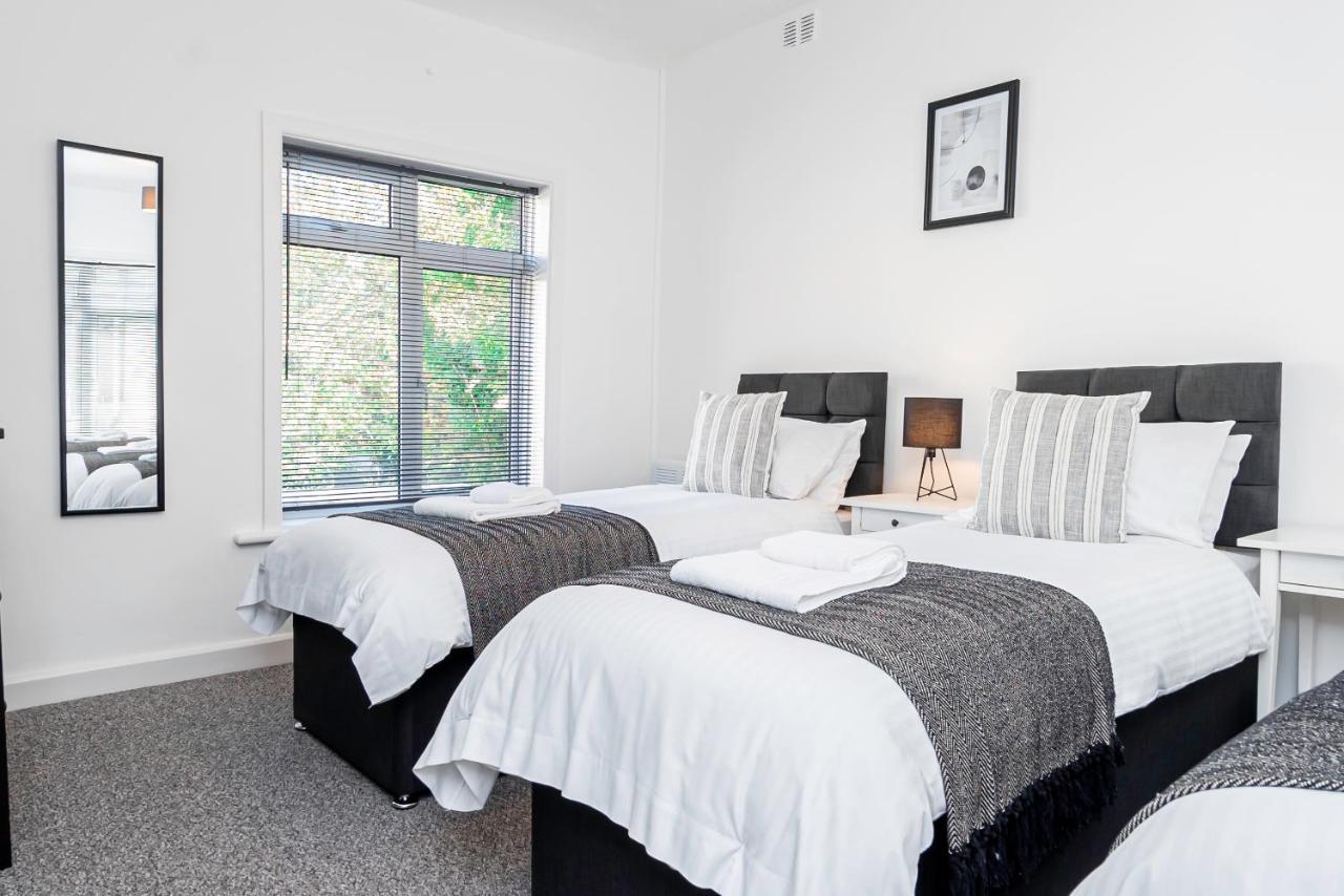 Apartment 3Br, Sleeps 8 Walk To Mayflower & Parking!