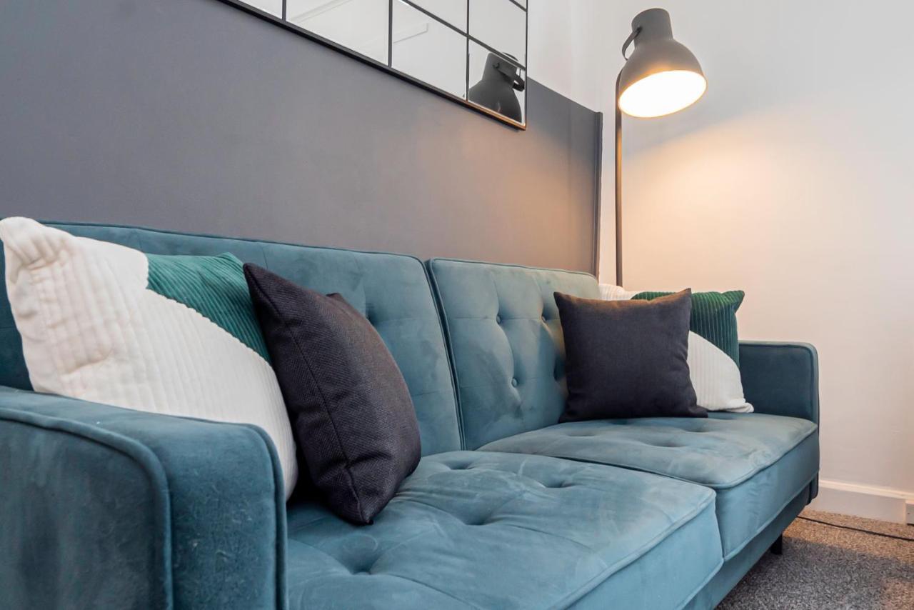 Apartment 3Br, Sleeps 8 Walk To Mayflower & Parking! *