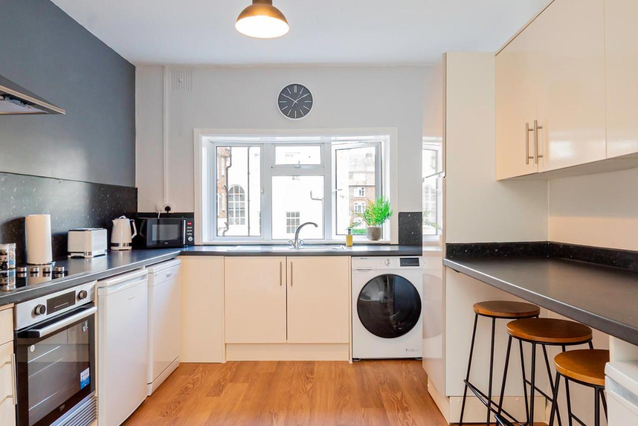 3Br, Sleeps 8 Walk To Mayflower & Parking! Apartment *