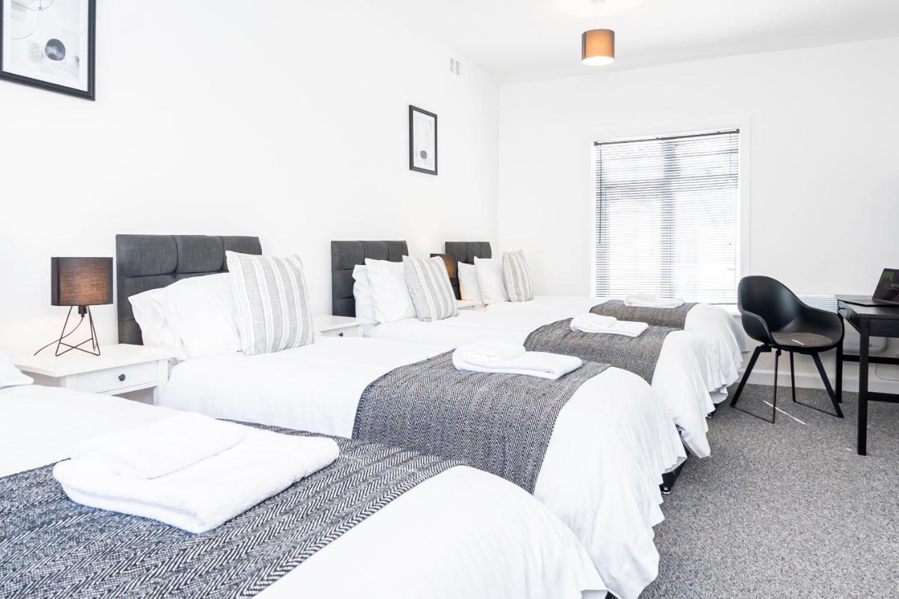 Apartment 3Br, Sleeps 8 Walk To Mayflower & Parking! *