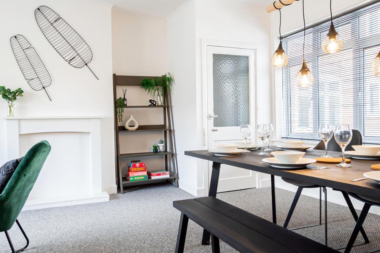3Br, Sleeps 8 Walk To Mayflower & Parking! *
