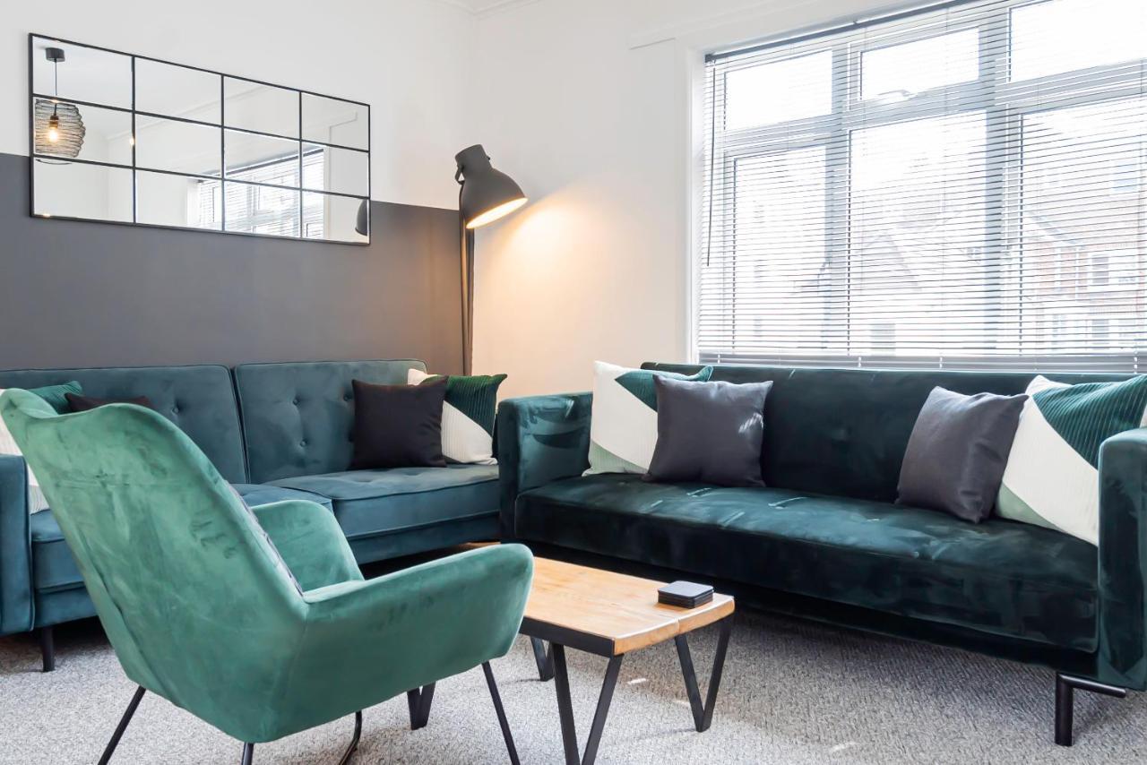 3Br, Sleeps 8 Walk To Mayflower & Parking! Apartment