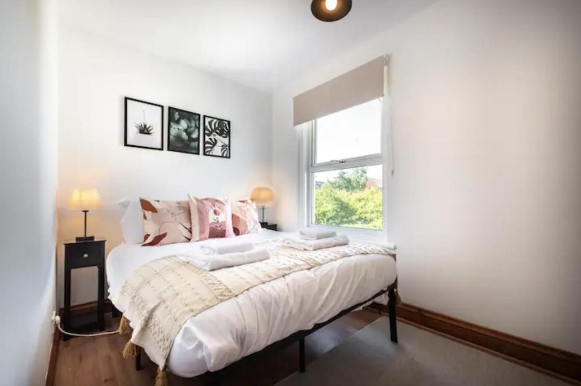 Metropolitan - 2 Bed, Private Parking Apartment, Great Commercial From Stay! Holiday home Southampton
