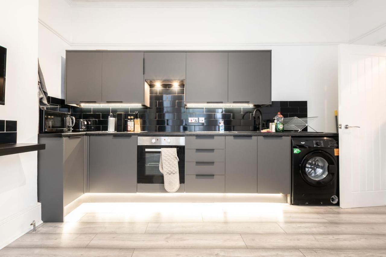 Apartment Newly Renovated 2 Bed Ground Floor Flat *