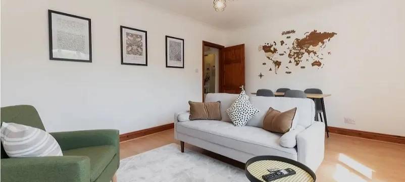 Holiday home Metropolitan - 2 Bed, Private Parking Apartment, Great Commercial From Stay!