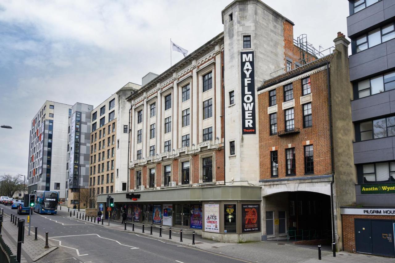 Apartment Stylish 2-bed Centre With Free Parking - At Hem