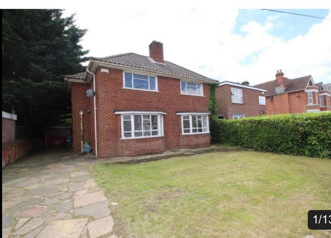 17 Howard Road. * Southampton