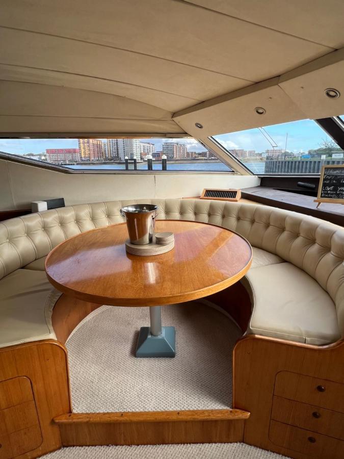 Marina Superyacht: Luxury Harbor Botel *