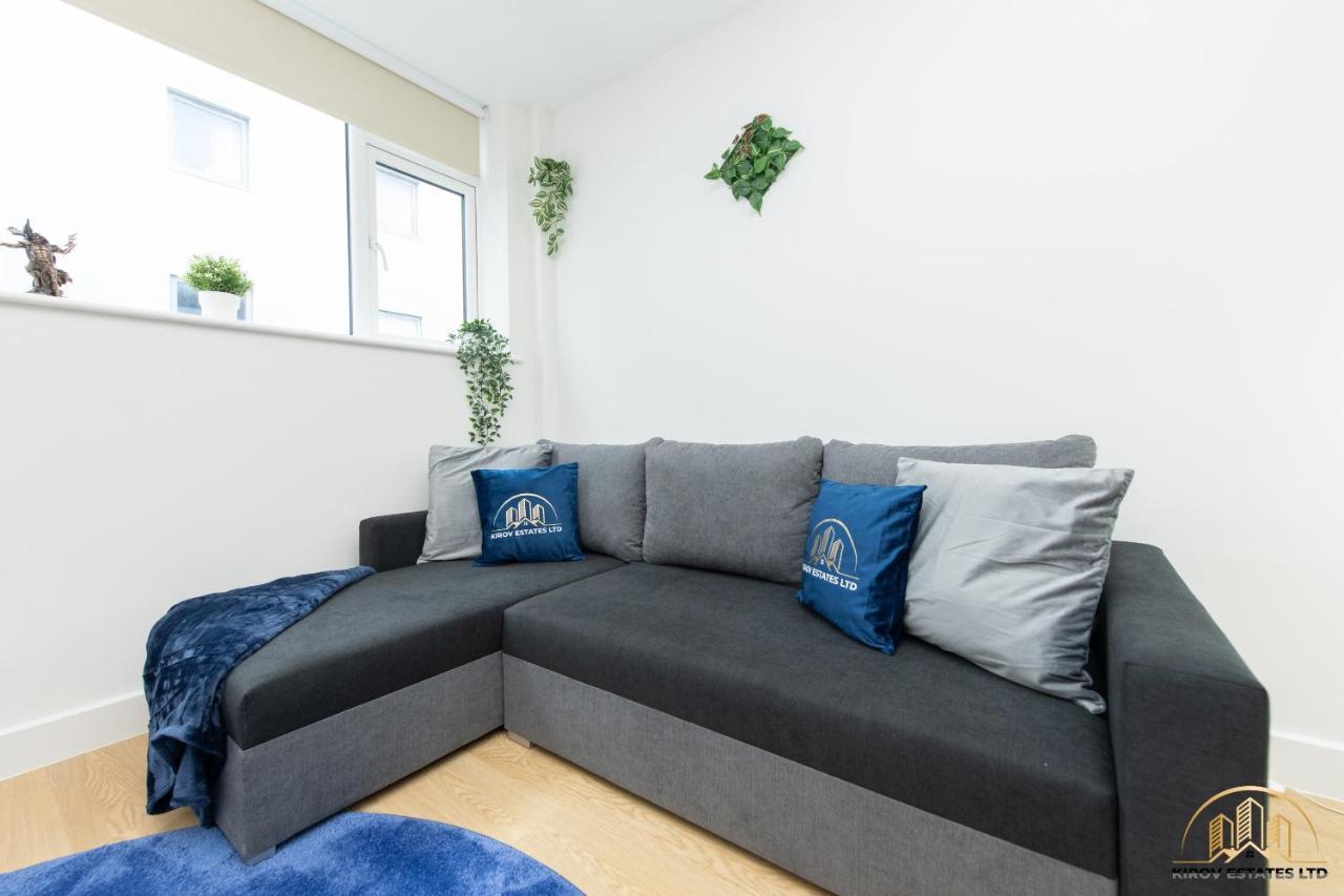 Zeus - The Thunder Of Town Apartment