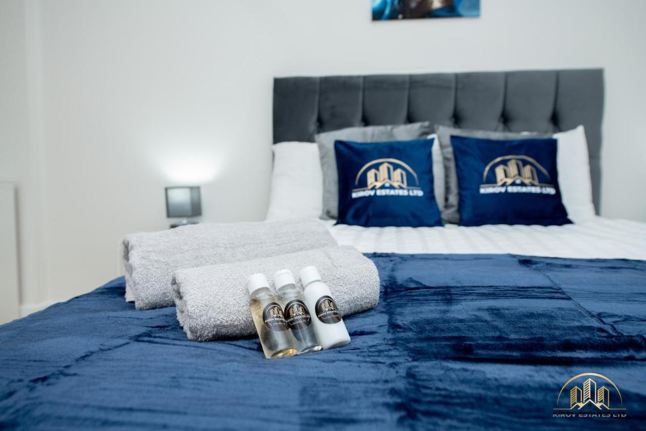 Zeus - The Thunder Of Town Apartment *