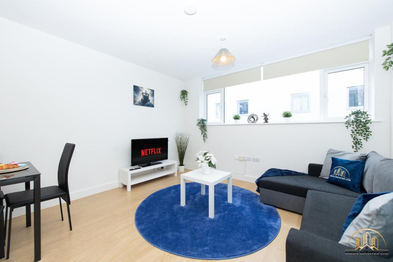 Zeus - The Thunder Of Town Apartment *