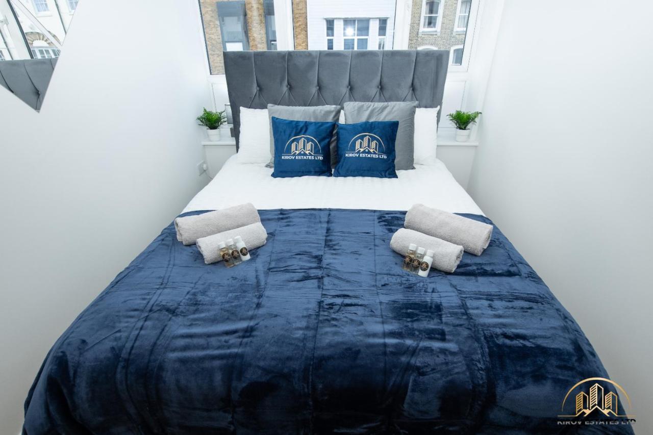 Zeus - The Thunder Of Town Apartment *