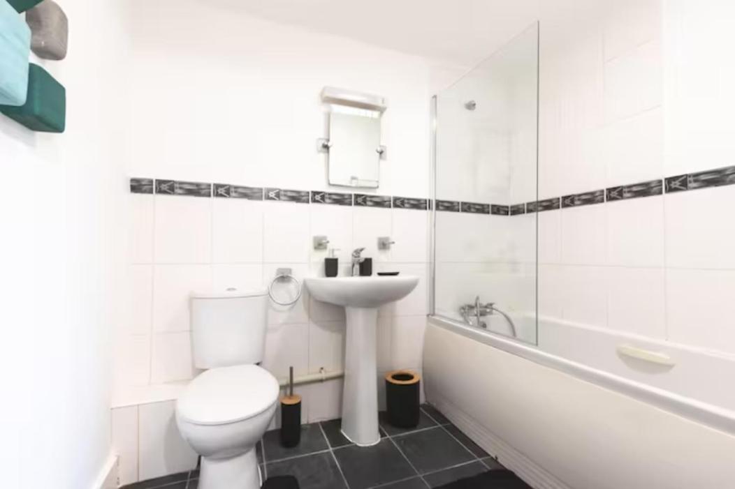 Apartment Spacious 3-bed Retreat - Sleeps 7 - Parking - Close To General Hospital - Great For Contractors Southampton