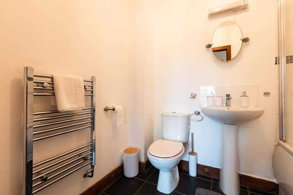 Highland - 2 Bedroom Flat With Parking * Southampton