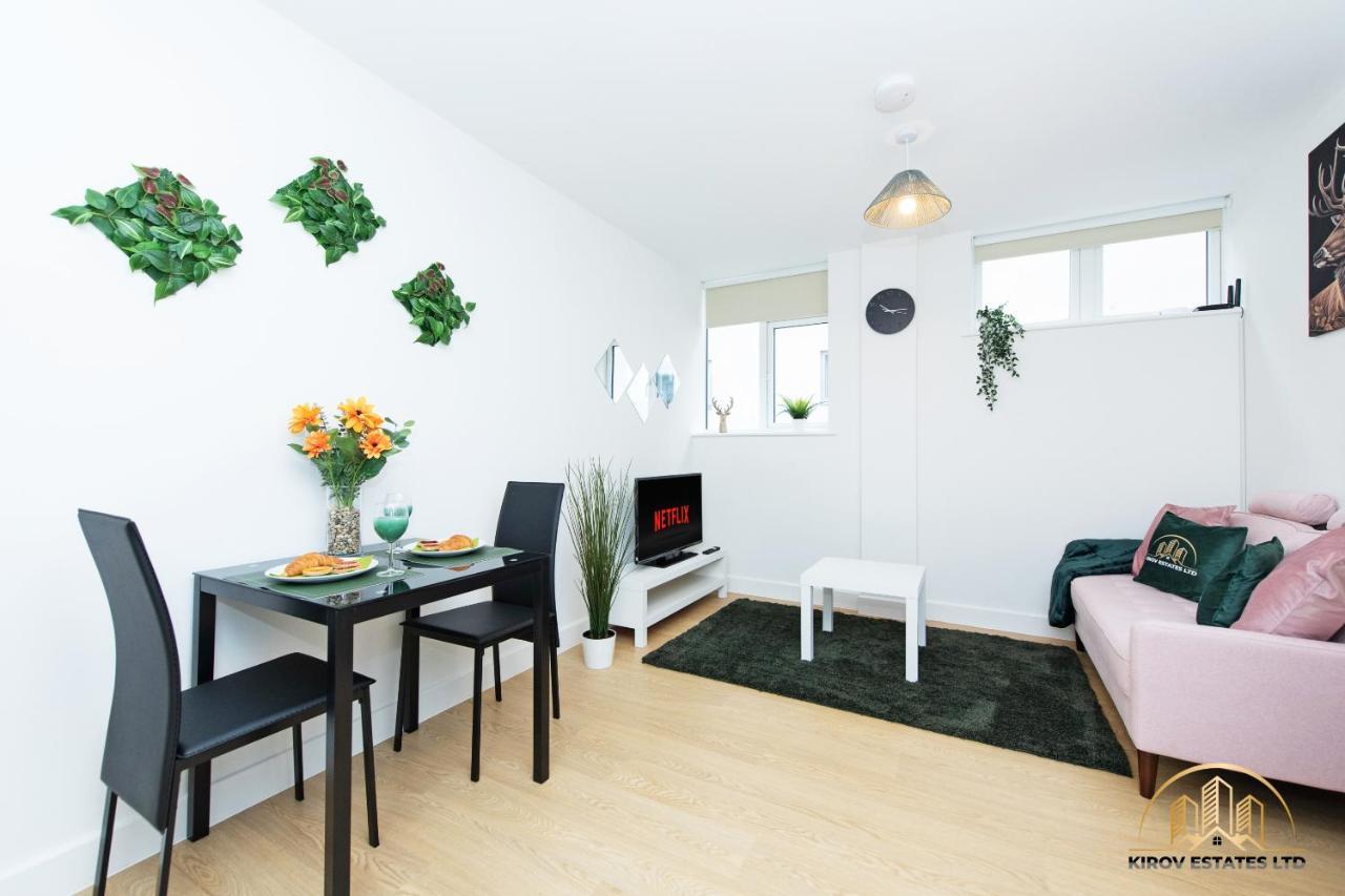 Persephone - The Goddess Of Town Apartment *