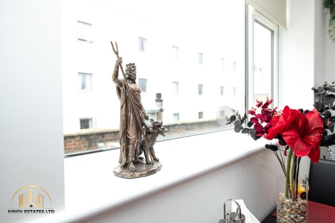 Hades - The Soul Of Town Apartment *