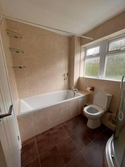 Lovely 2 Bed Flat, In A Leafy Area,all New Apartment