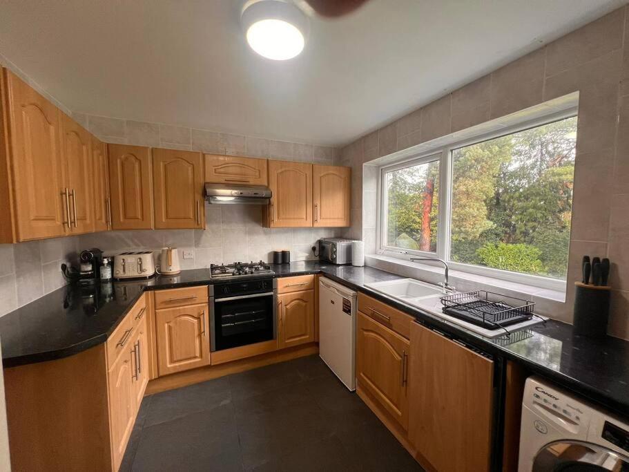 Lovely 2 Bed Flat, In A Leafy Area,all New * Southampton