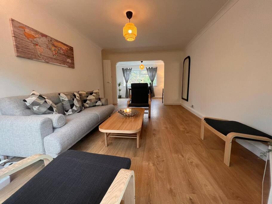 Lovely 2 Bed Flat, In A Leafy Area,all New