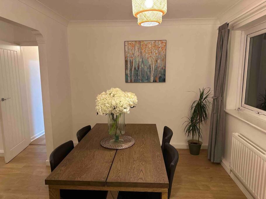 Lovely 2 Bed Flat, In A Leafy Area,all New Apartment *