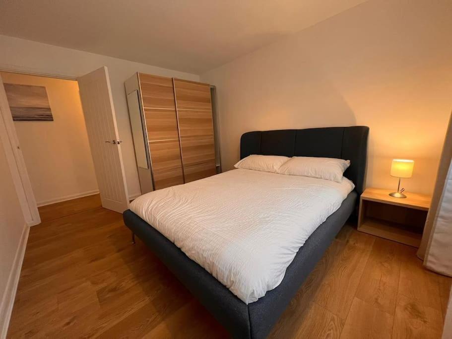 Apartment Lovely 2 Bed Flat, In A Leafy Area,all New
