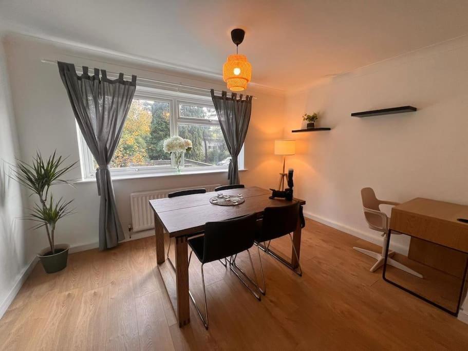 Apartment Lovely 2 Bed Flat, In A Leafy Area,all New *