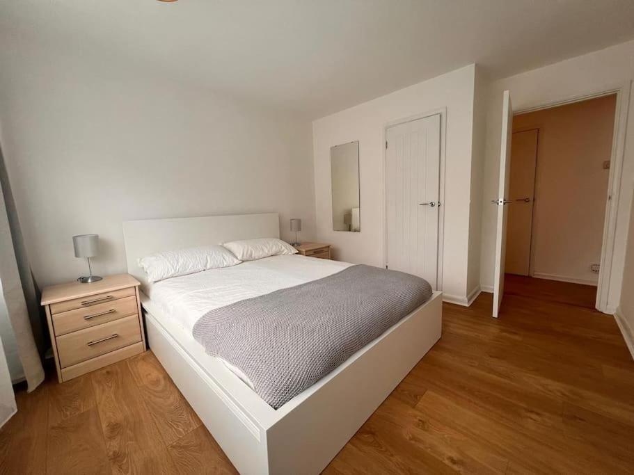 Lovely 2 Bed Flat, In A Leafy Area,all New
