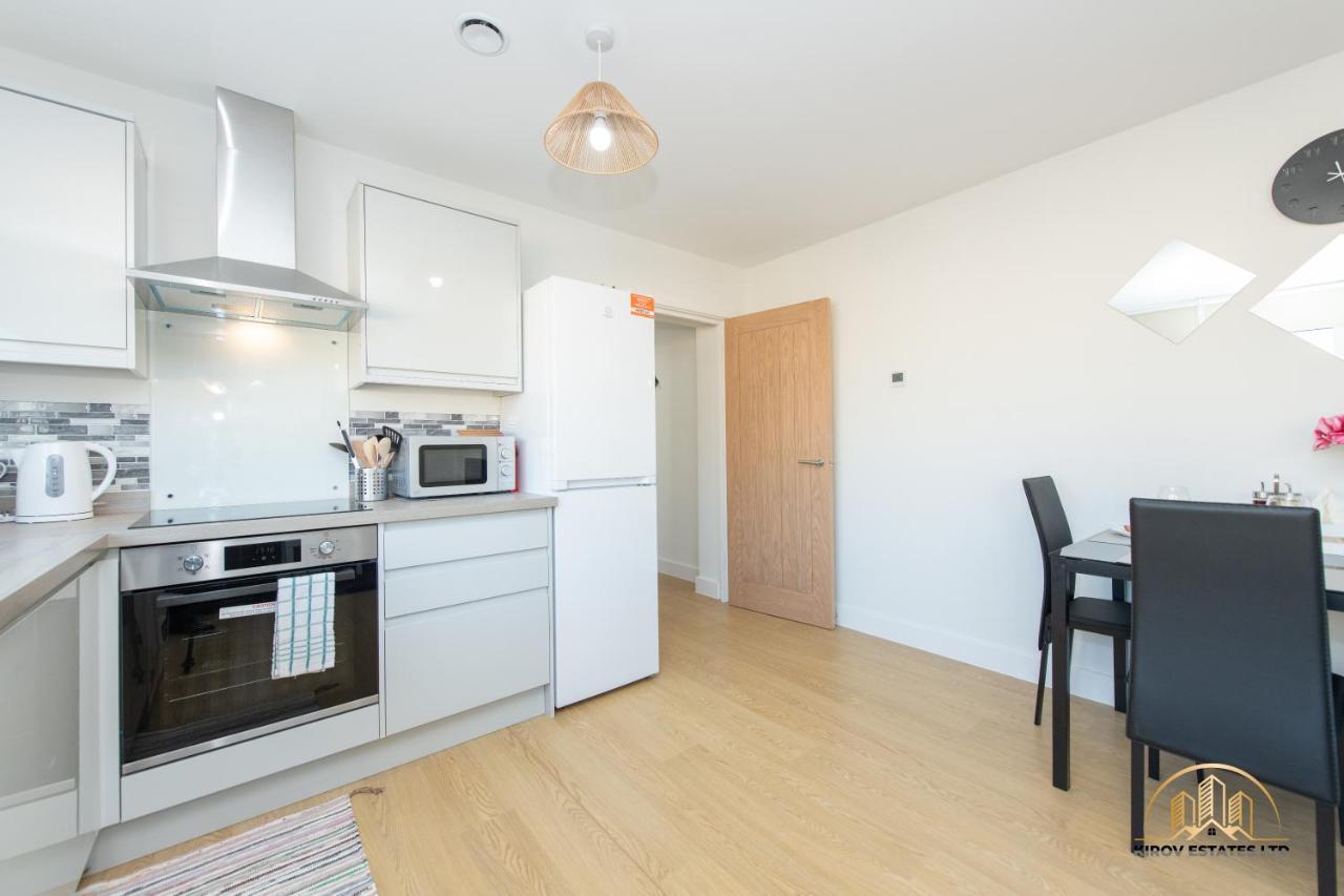 Medusa - The Gaze Of Town Apartment Southampton