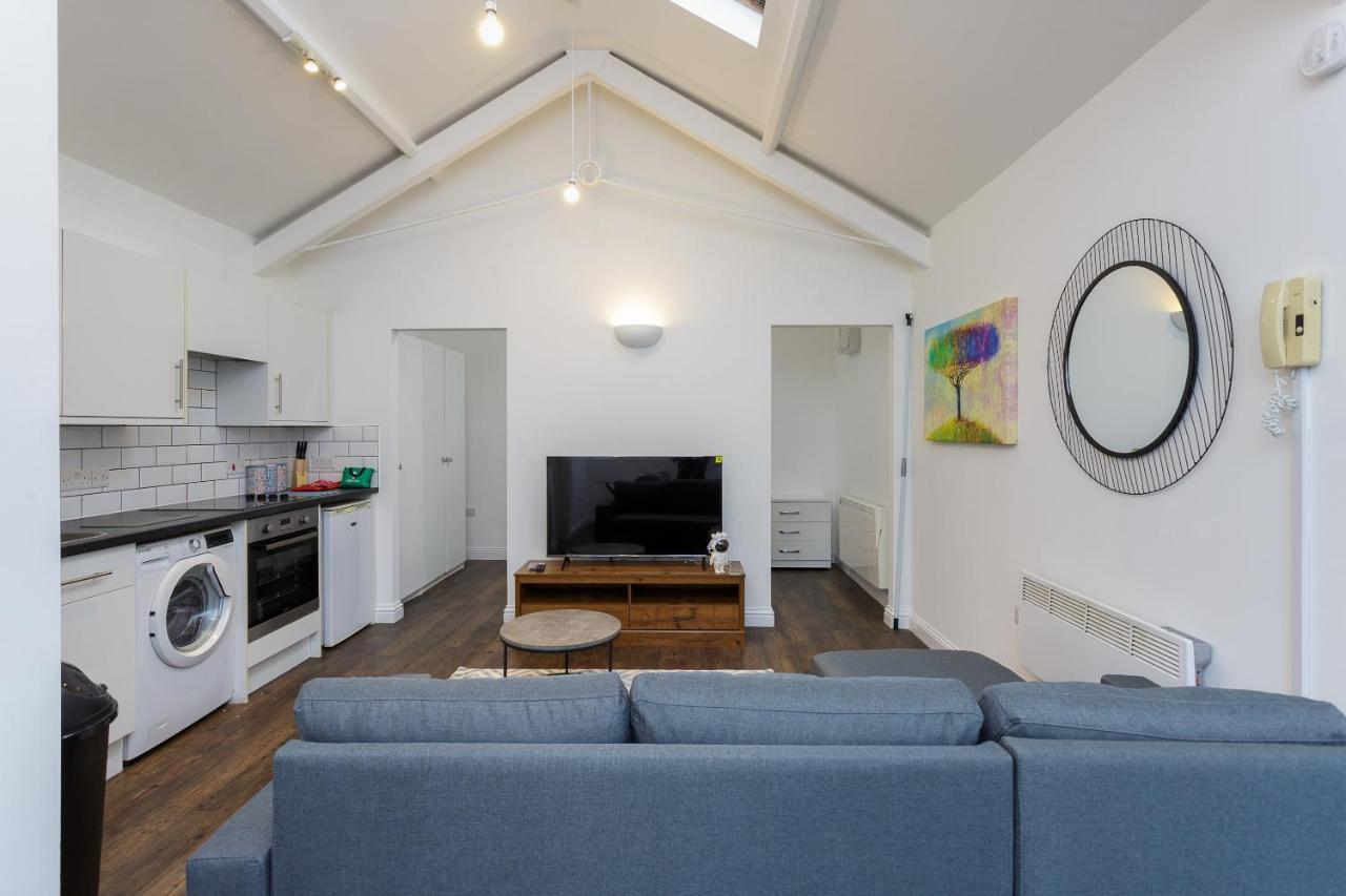 Stylish Self-contained Annex Near Centre Apartment *