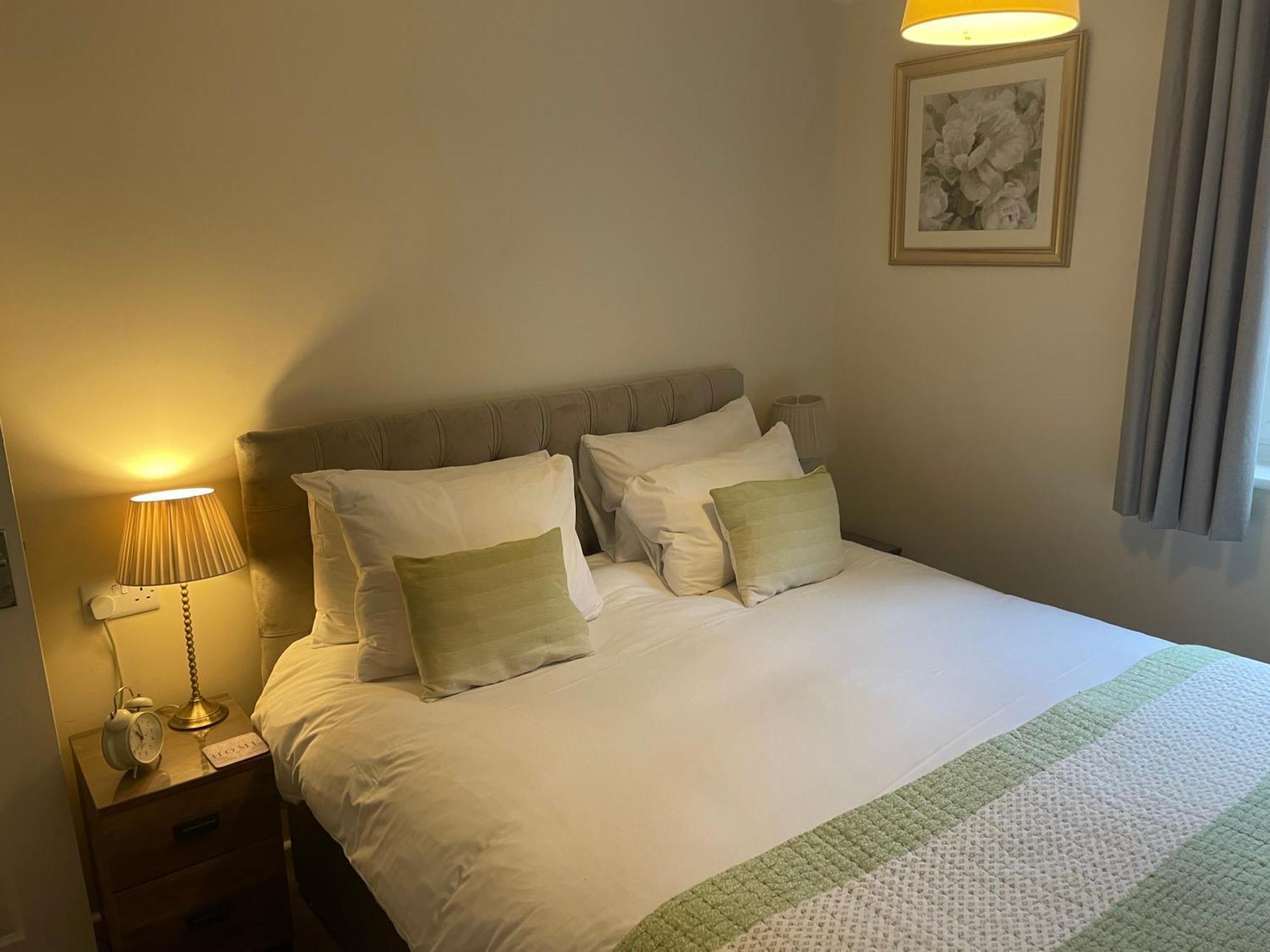 Number 10 Serviced - Chapel