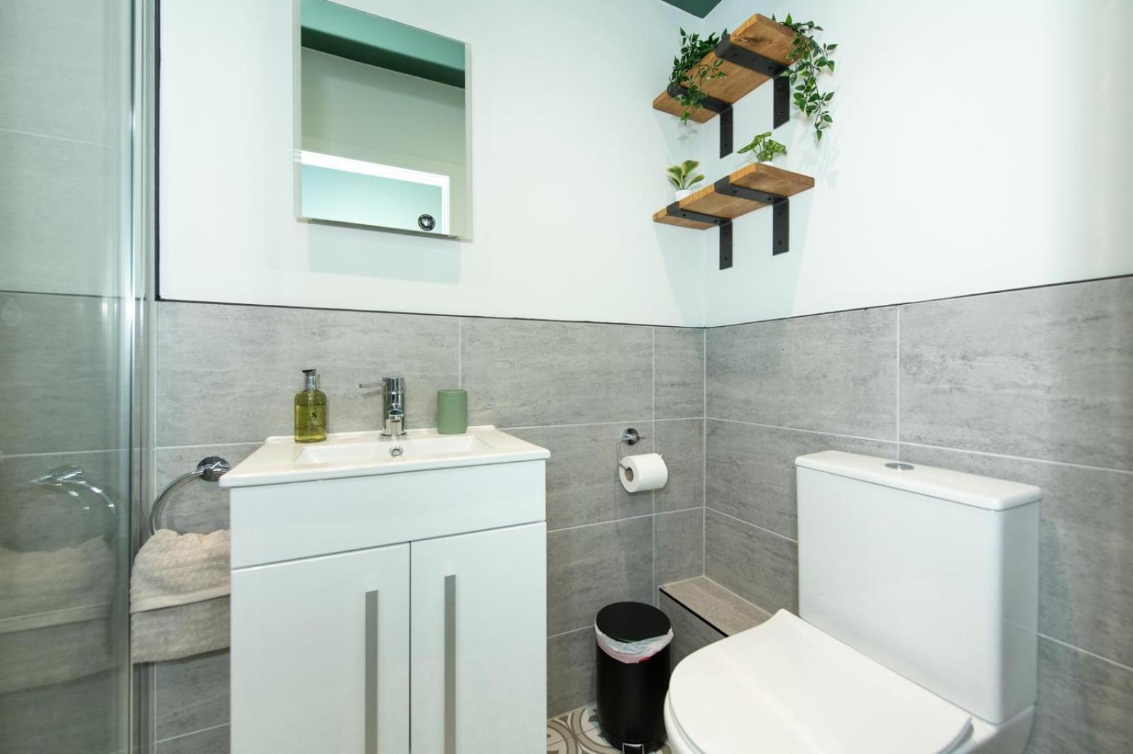 Gr Floor - Flat 68 Hill Ln Apartment *