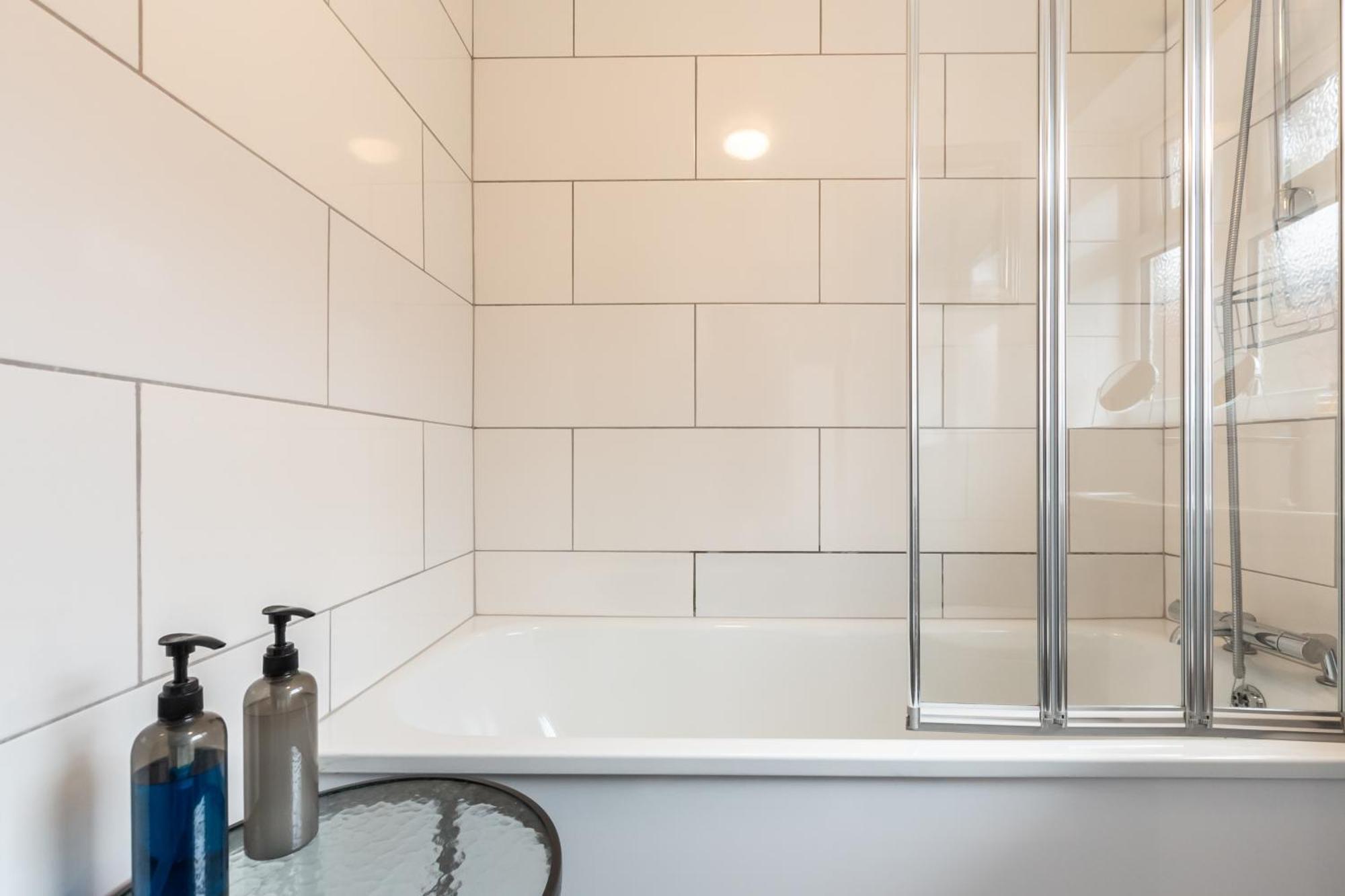 Apartment Modern Flat In Southampton, Sleeps 5, Free Off-road Parking, Close To Hospital, Cruise Terminal And Centre, Great For Contractors, Friends & Families Southampton
