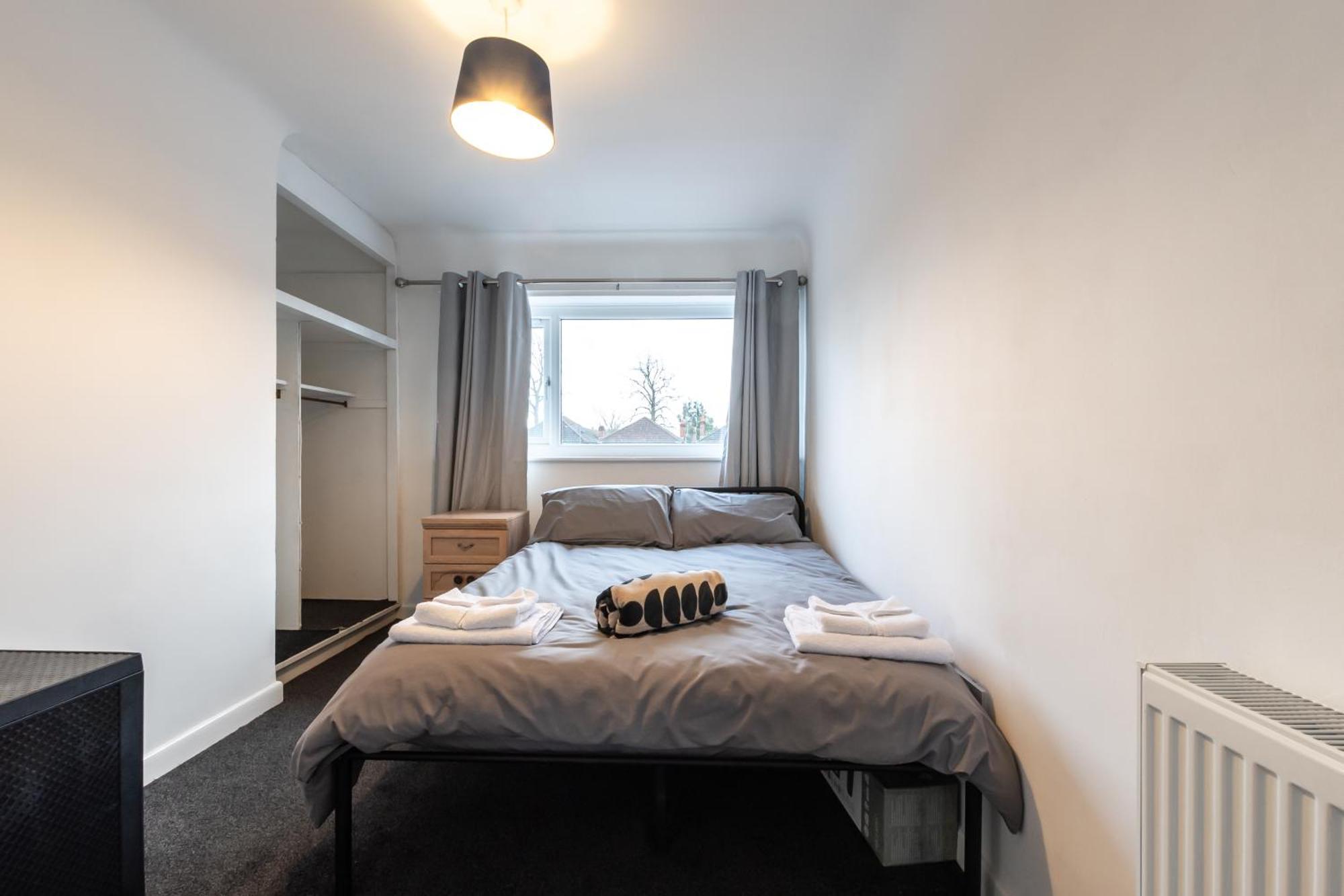Modern Flat In Southampton, Sleeps 5, Free Off-road Parking, Close To Hospital, Cruise Terminal And Centre, Great For Contractors, Friends & Families * Southampton
