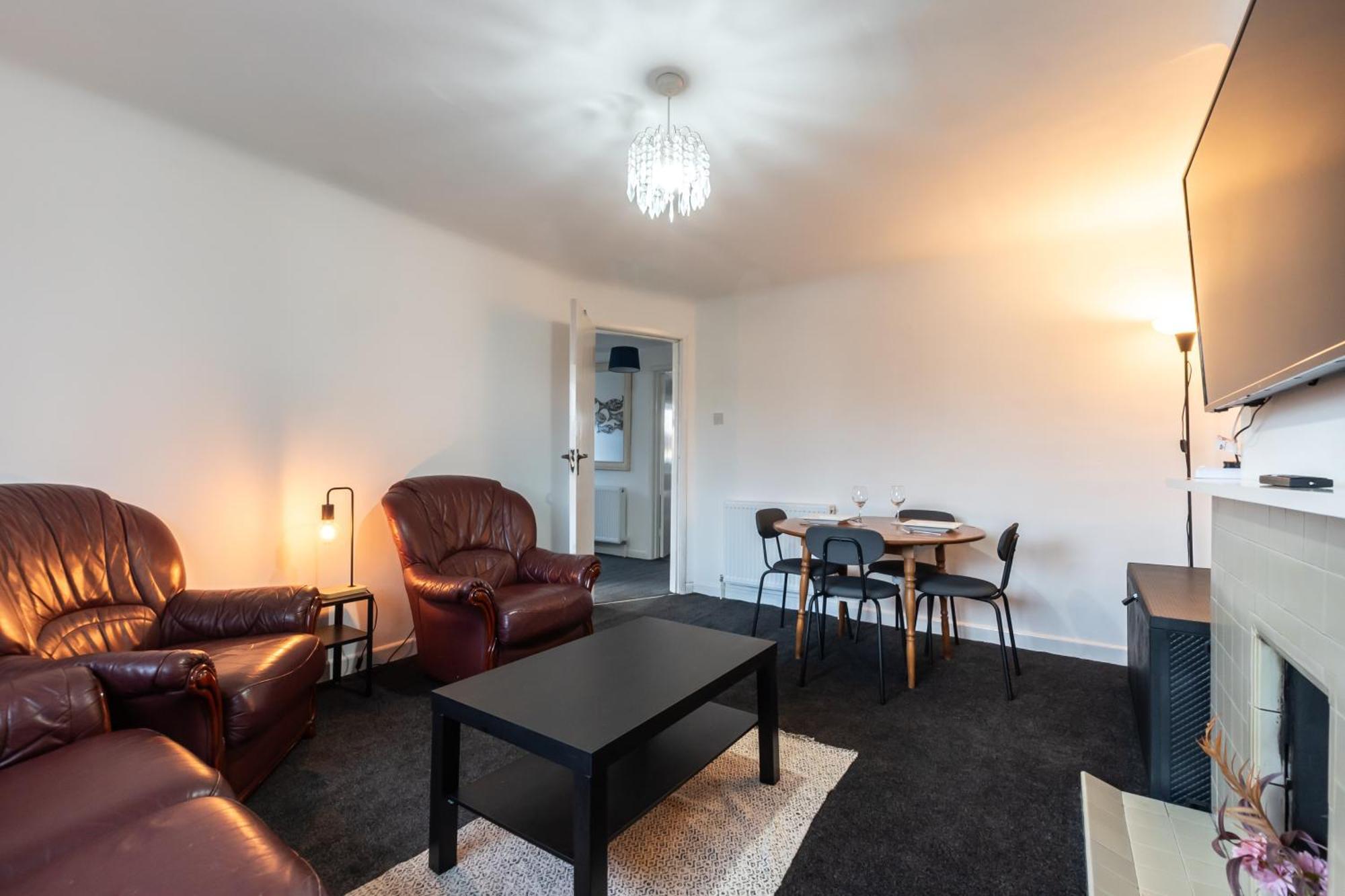 Modern Flat In Southampton, Sleeps 5, Free Off-road Parking, Close To Hospital, Cruise Terminal And Centre, Great For Contractors, Friends & Families Apartment