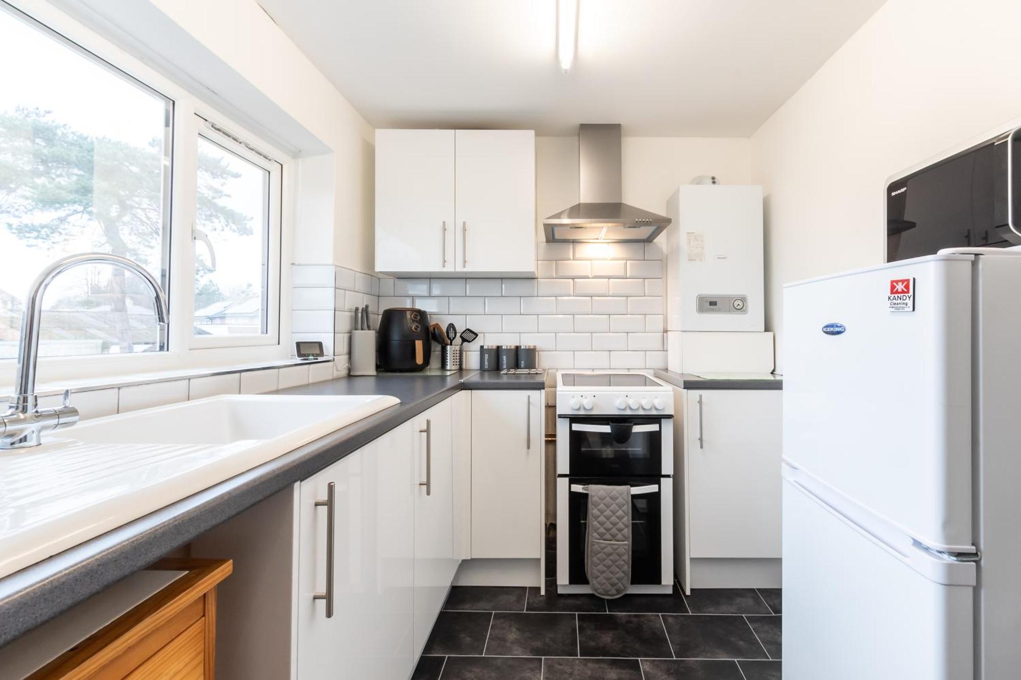 Modern Flat In Southampton, Sleeps 5, Free Off-road Parking, Close To Hospital, Cruise Terminal And Centre, Great For Contractors, Friends & Families Apartment