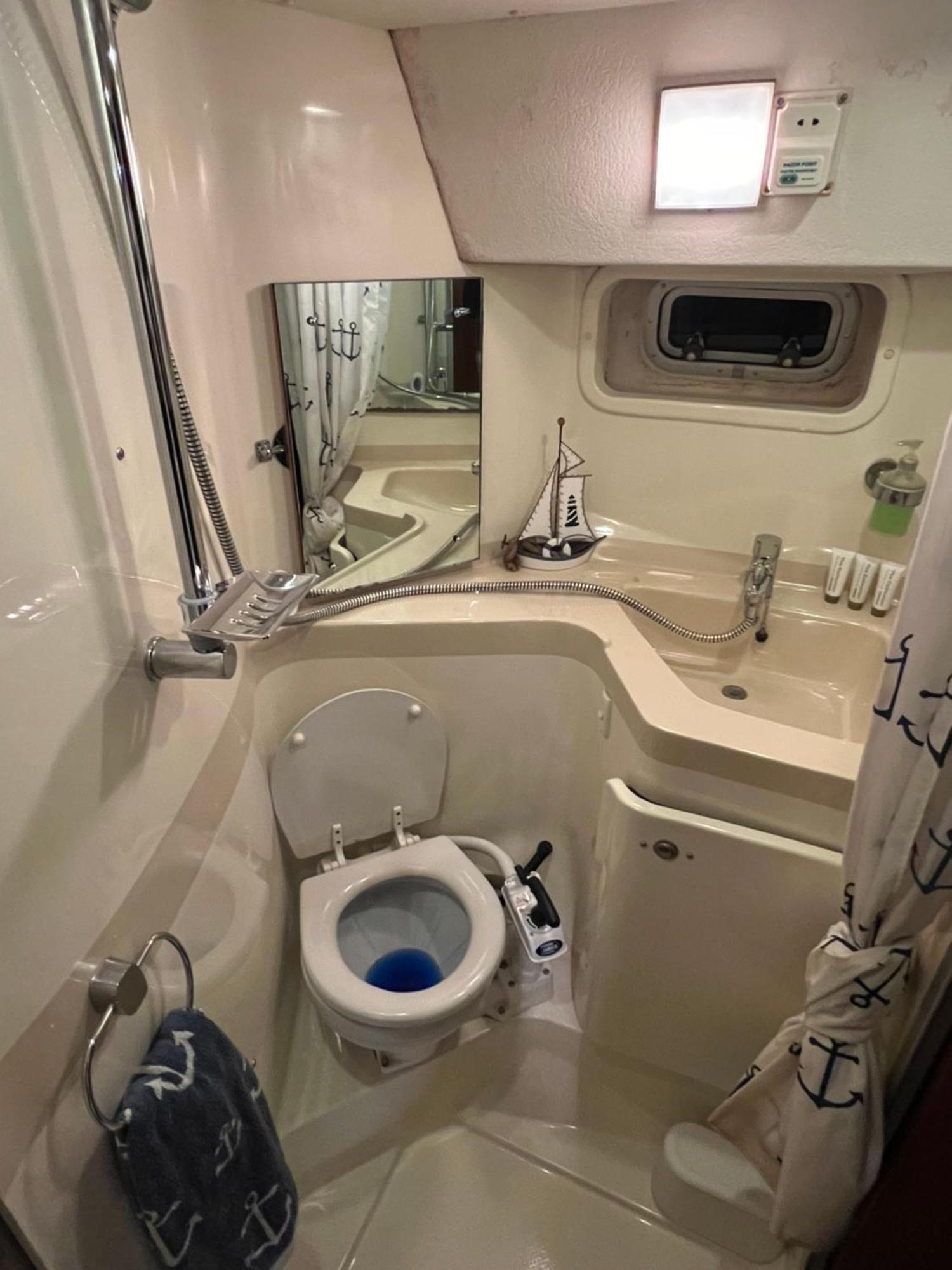 Luxury Yacht Haven: Ocean Village Marina Botel Southampton