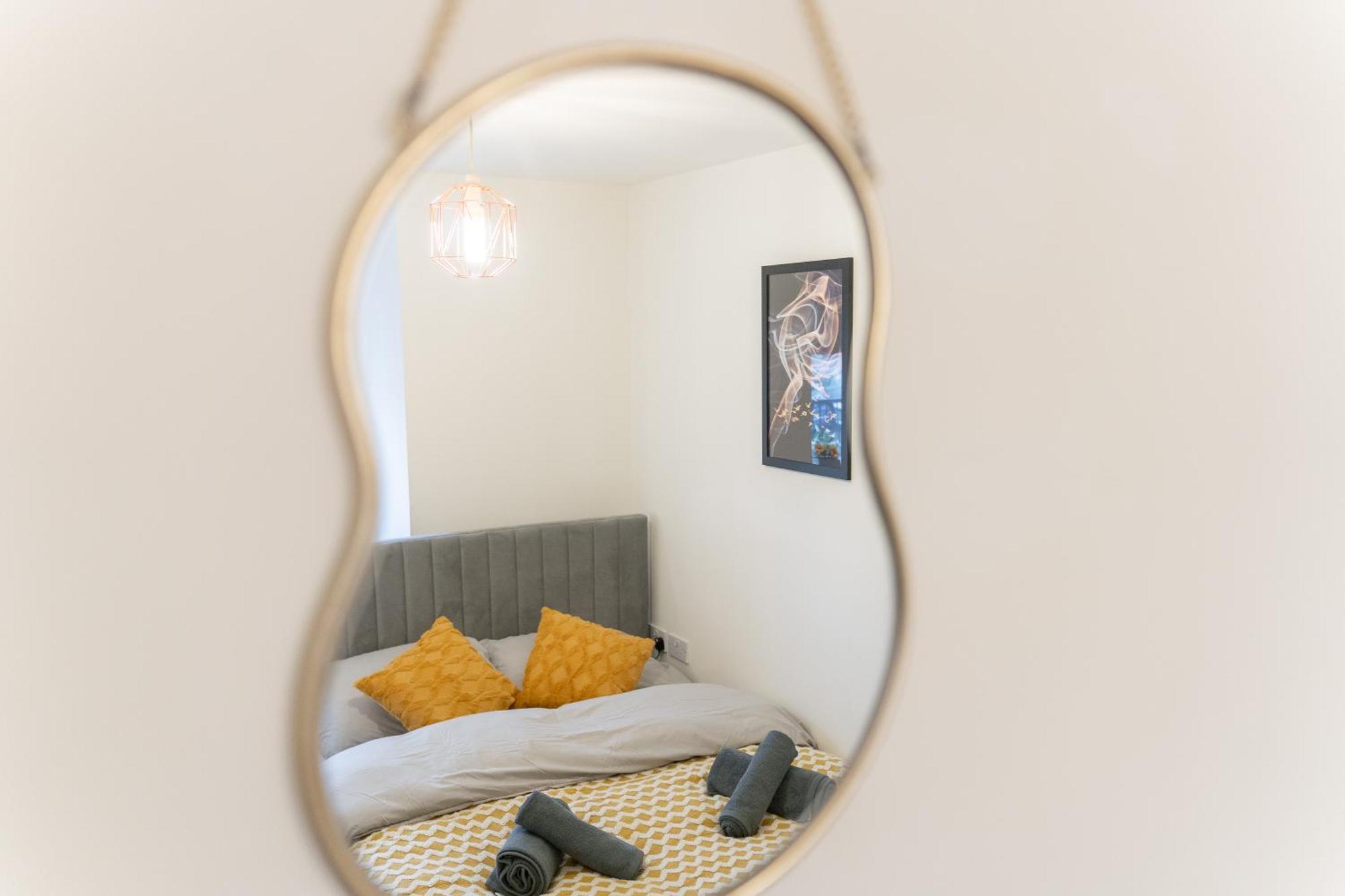 Open Mind Leisure - Luxury Near Hospital & Underground Free Parking For 2 Vehicles *