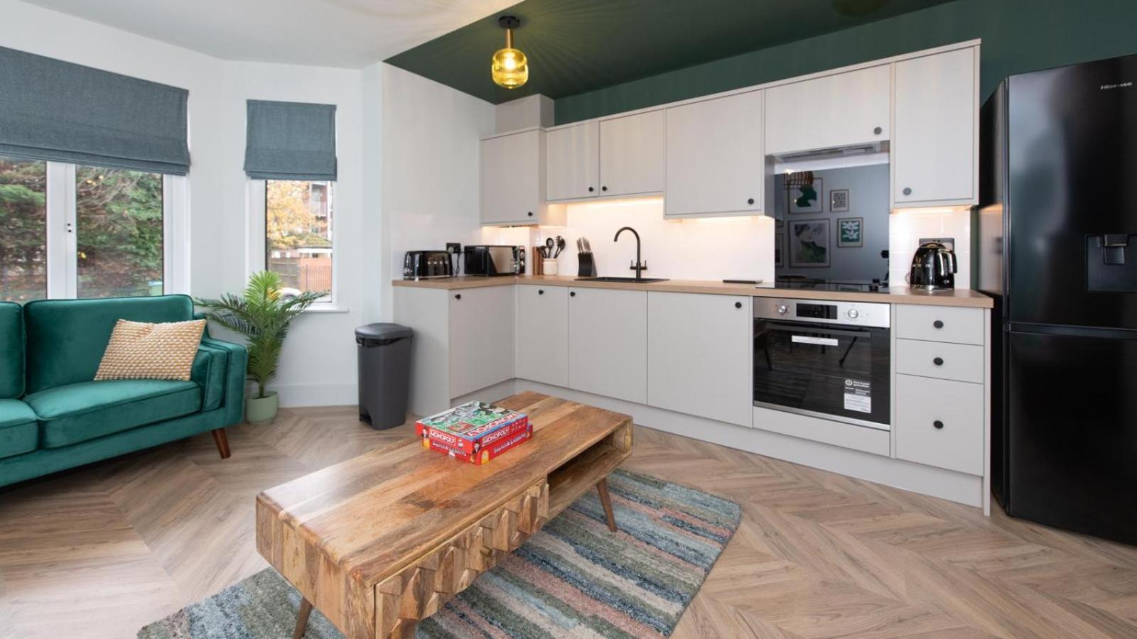 Gr Floor - Flat 68 Hill Ln Apartment *