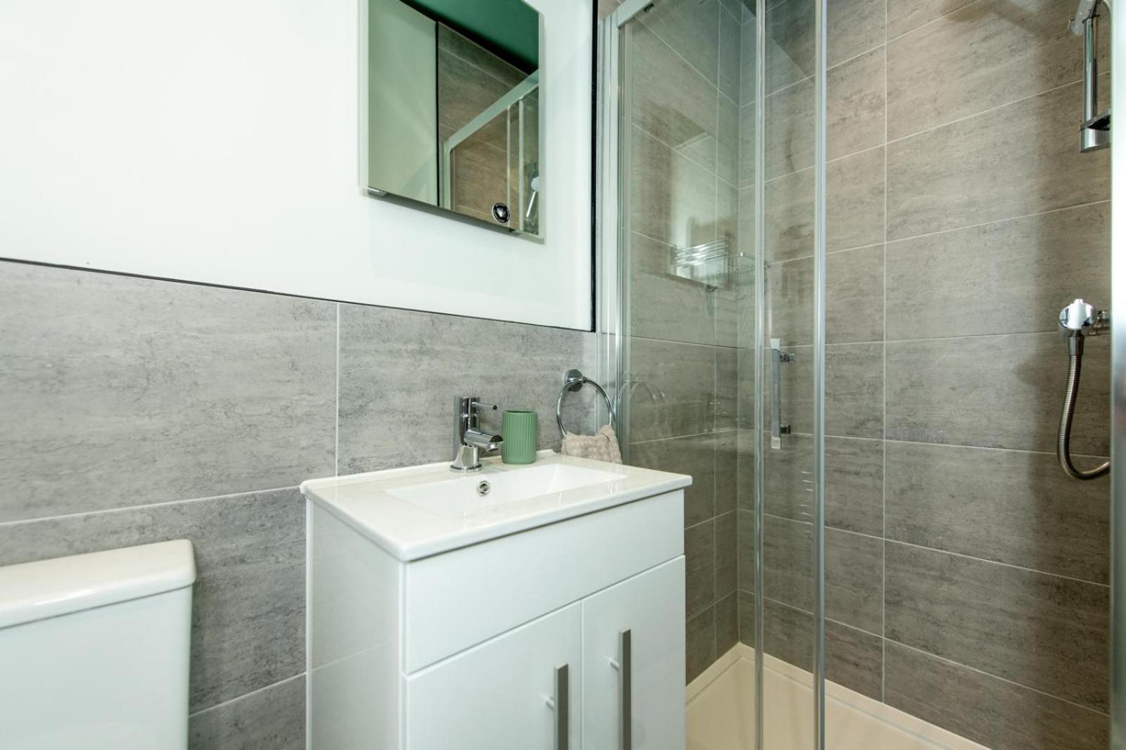 Gr Floor - Flat 68 Hill Ln