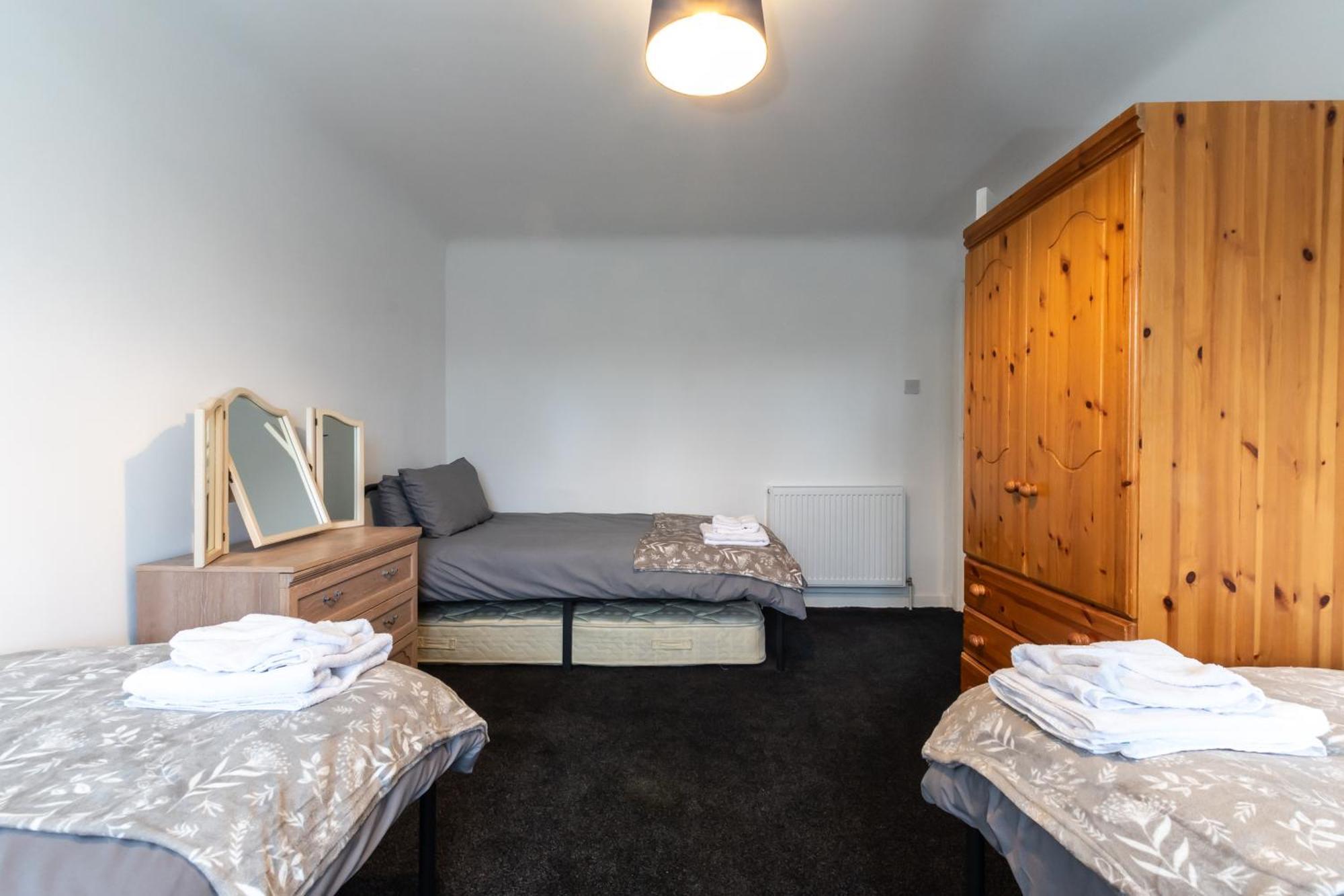 Apartment Modern Flat In Southampton, Sleeps 5, Free Off-road Parking, Close To Hospital, Cruise Terminal And Centre, Great For Contractors, Friends & Families *