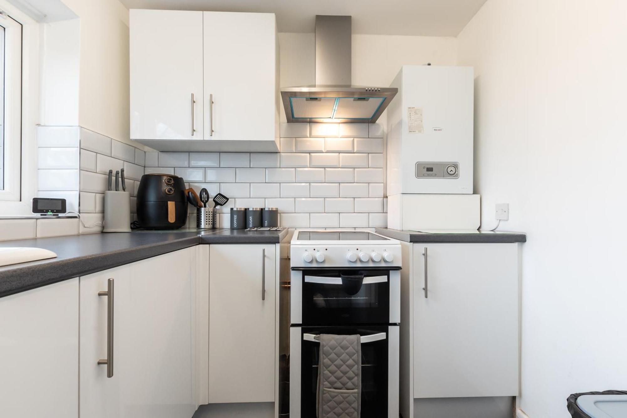 Modern Flat In Southampton, Sleeps 5, Free Off-road Parking, Close To Hospital, Cruise Terminal And Centre, Great For Contractors, Friends & Families