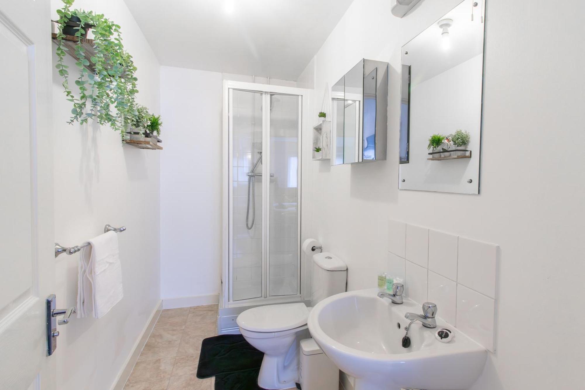 Open Mind Leisure - Luxury Near Hospital & Underground Free Parking For 2 Vehicles Apartment *